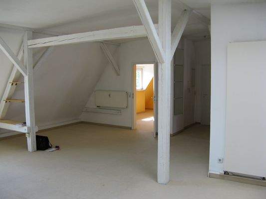 Wohnzimmer Blick zum Schlafzimmer.JPG