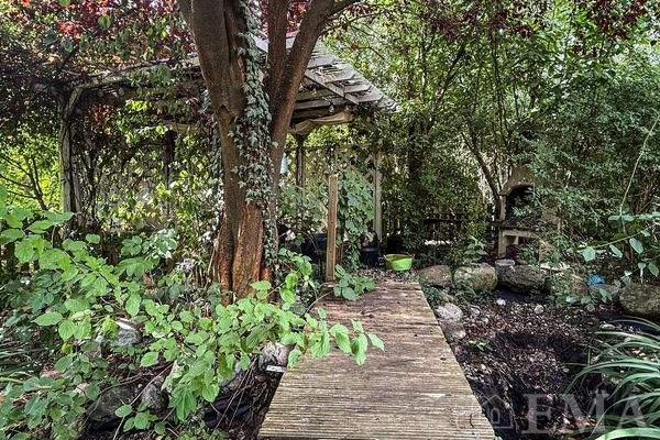 Steganlage mit Gartenteich