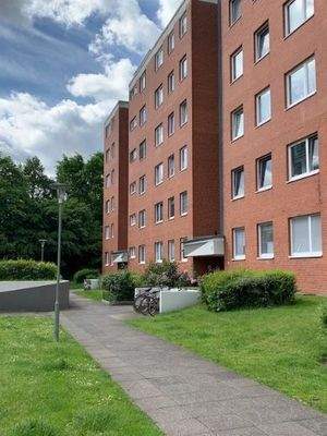 Vordere Hausansicht mit seinen Eingängen