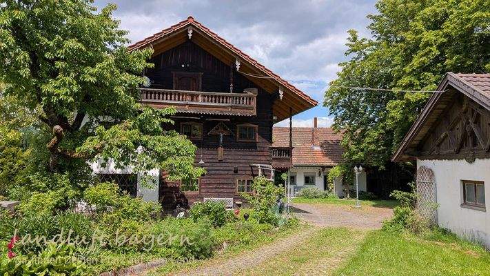 Einfahrt zum Hof.jpg