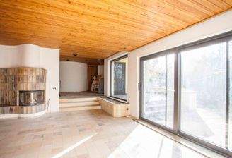 Wohnzimmer mit Blick auf Essbereich