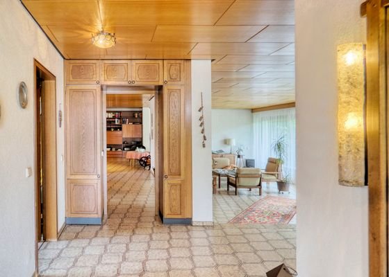 Blick vom Flur ins Wohnzimmer