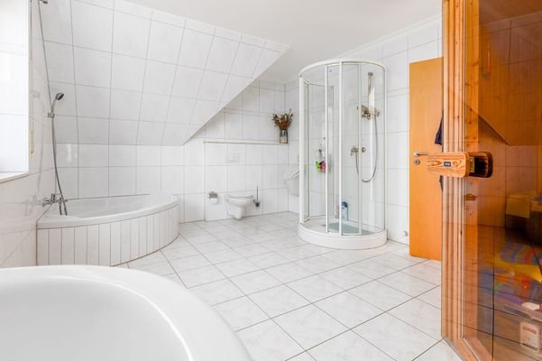 Badezimmer (DG)