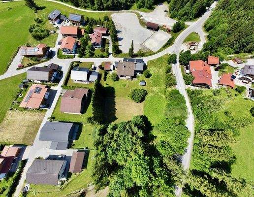Panorama des gesamten Grundstücks mit eigenem Wald