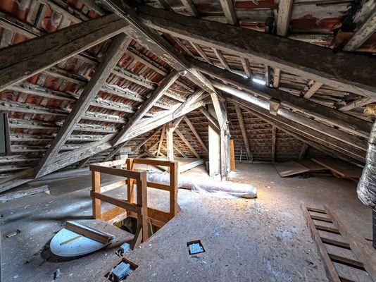unausgebauter Dachboden