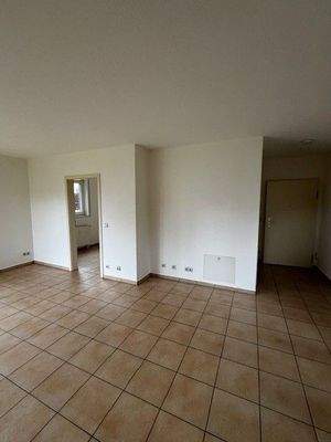 Wohnzimmer mit Eingang Schlafzimmer