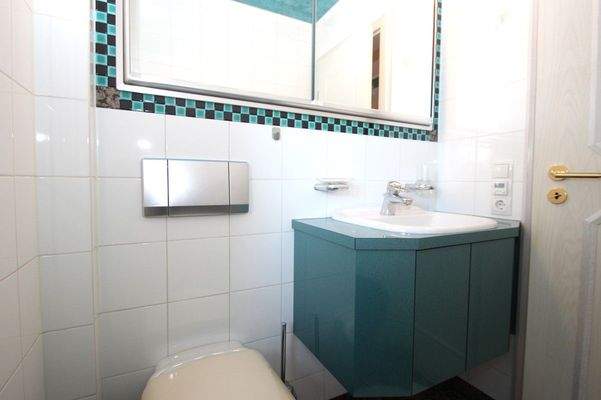 … Handwaschbecken im Gäste-WC