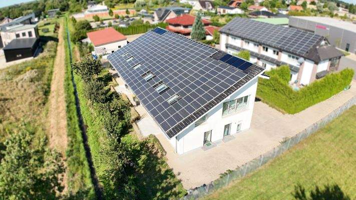 Modernes Wohn- und Geschäftshaus