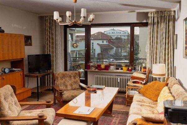 Wohnzimmer mit Balkon