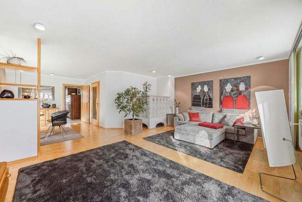 Wohn-/Esszimmer mit Kachelofen