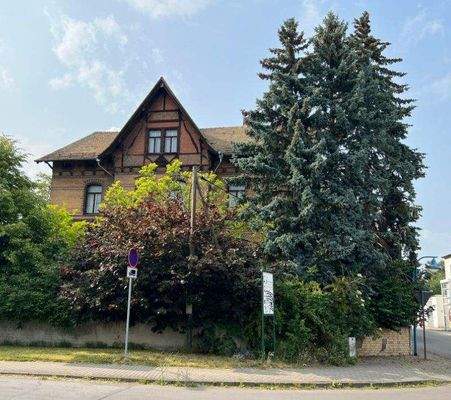 Villa Straßenansicht.jpg