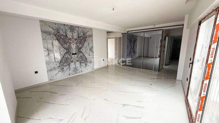 New Apartments Near Metro and Coast in İzmir Karşıyaka