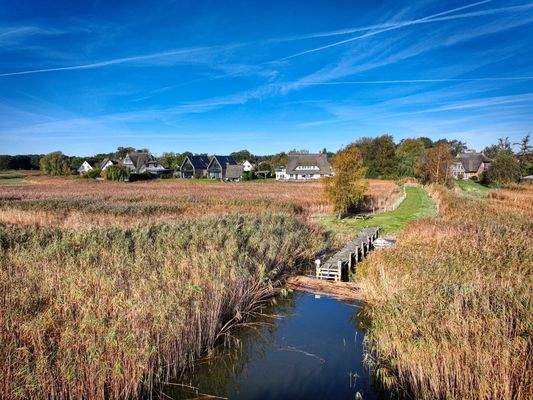Eigener Bootsanlegesteg mit direktem Zugang zum Bodden