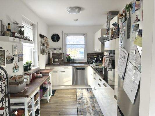 Küche mit Einbauküche