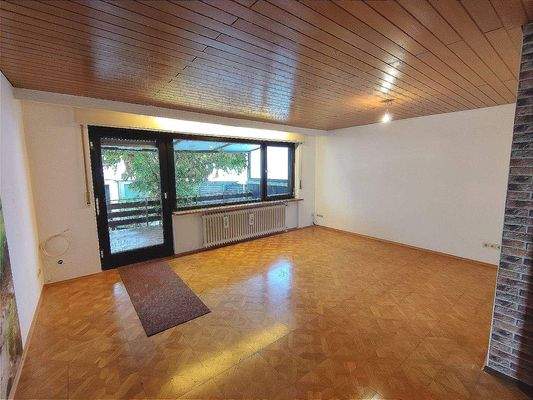 geräumiges Wohn- und Esszimmer