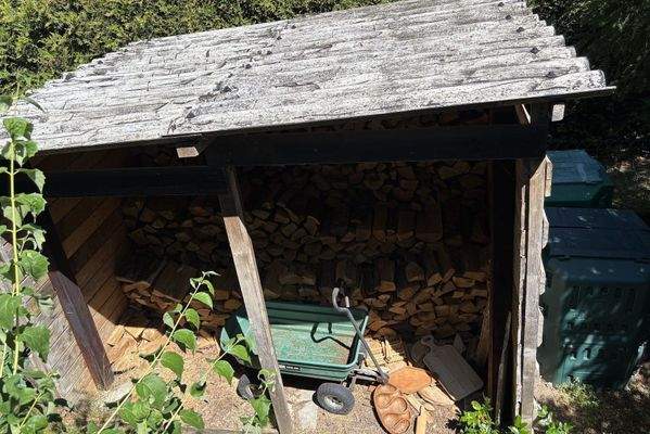 Holzunterstand Garten