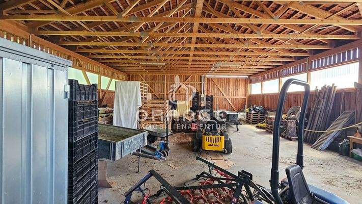 Halle mit Strom & wasser