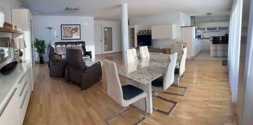 Wohnzimmer und Küche Singen.jpg