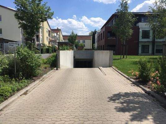 Ein- und Ausfahrt Tiefgarage 