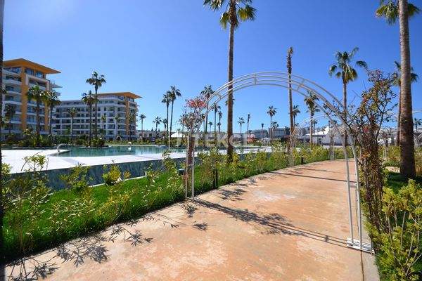 Apartment in Azura World Residence Near the Sea in Türkler