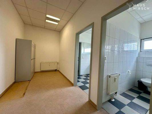 Umkleide, Dusche und WC's