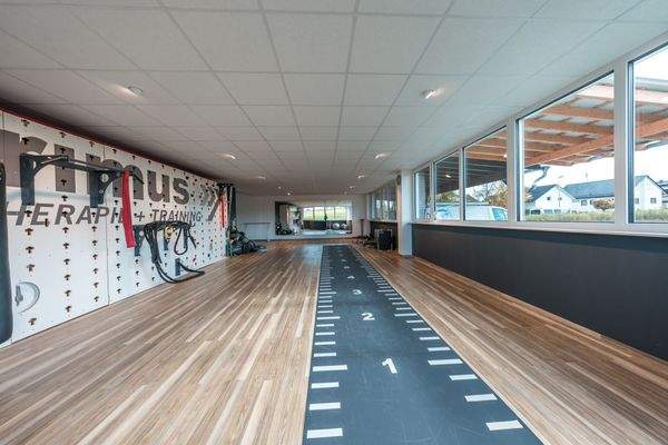Trainingshalle Bild 2 (Physiotherapie)