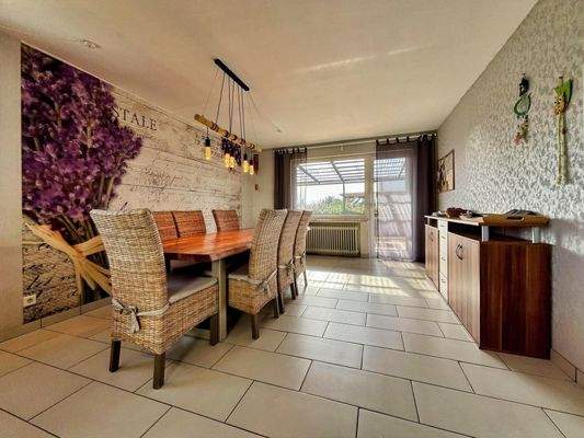 Küche mit Ausgang zur Terrasse