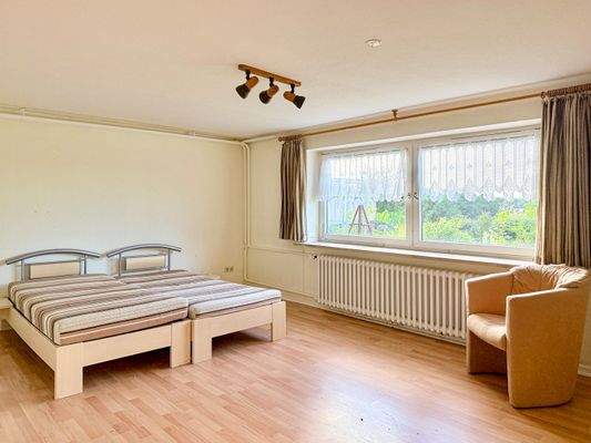 Souterrain - Zimmer mit Gartenblick