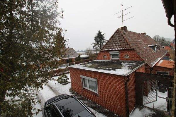 auf das Dach der Doppelhaushälfte