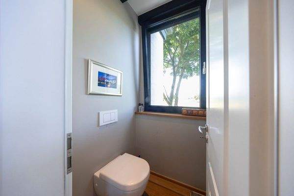 separate Toilette DG