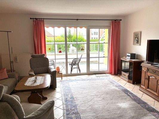 Wohnzimmer mit Terrasse