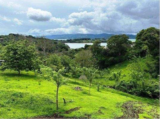ImmoScout360.com Lake view Arenal.jpg