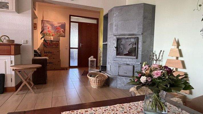 Eine offene Raumgestaltung mit wohliger Wärme