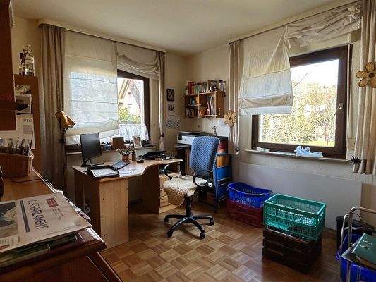 Büro/Kinderzimmer EG