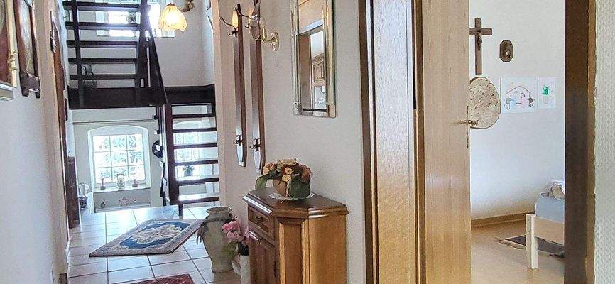 EINLADENDER DIELENBEREICH