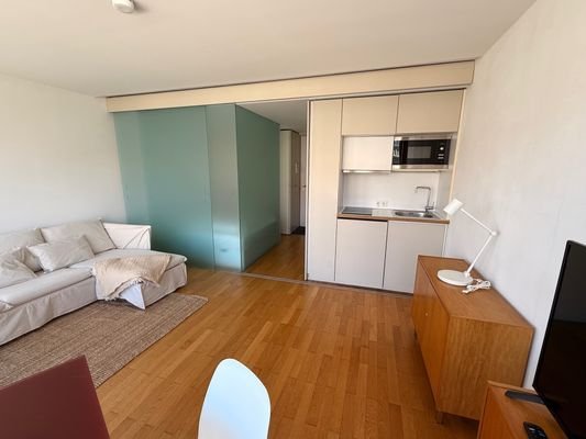 Wohnzimmer mit Blick auf die Küche
