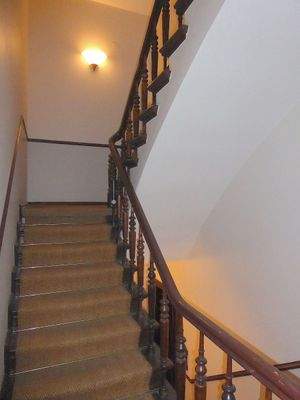 Treppenaufgang im Seitenflügel