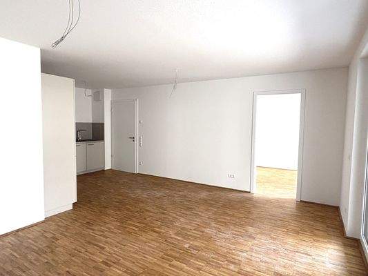 Wohn-/Essbereich mit Blick auf Schlafzimmer