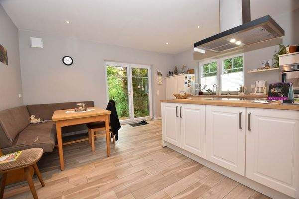 Küche mit Einbauküche