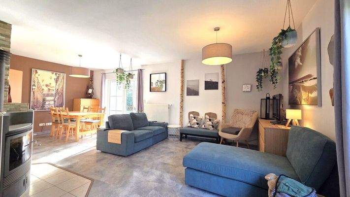 Wohn-/Ess- und Küchenbereich