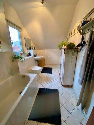 Badezimmer mit Badedwanne