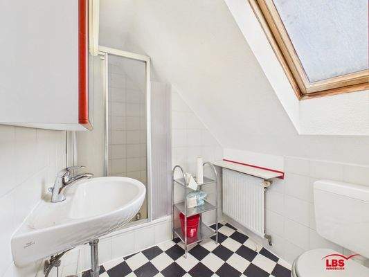 Bad mit Dusche Dachgeschoss