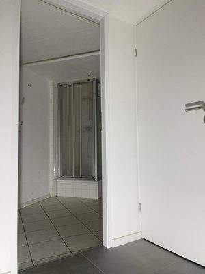 Bad im Keller mit Dusche