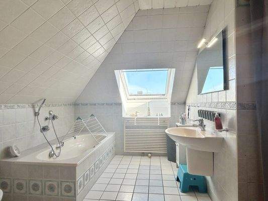 Vollbad im Dachgeschoss