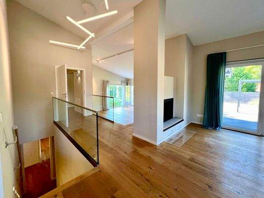 EG: Wohnbereich und Abgang in das Souterrain