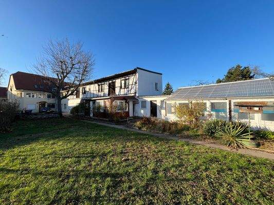 005-Garten und Nebengebäude.jpg