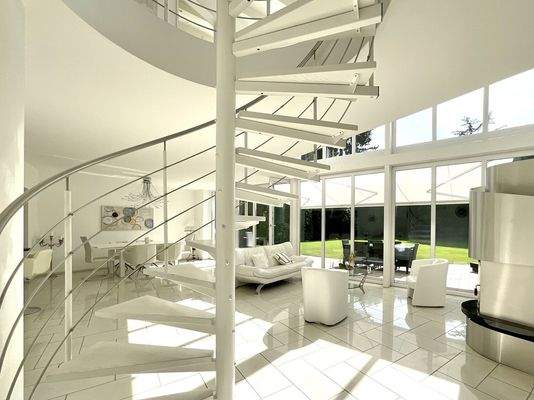 Treppe ins Obergeschoss