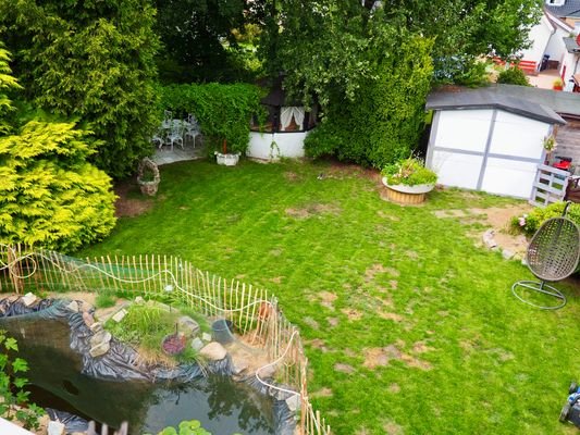 Außen - Blick vom Balkon in den Garten