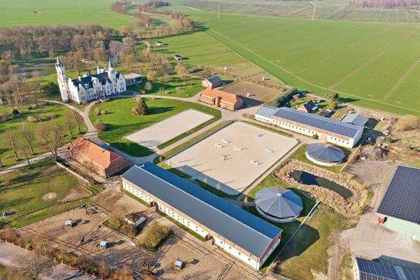 Horse property/riding centre