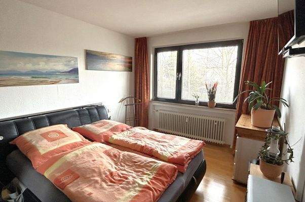 auch das Schlafzimmer hat viel Licht